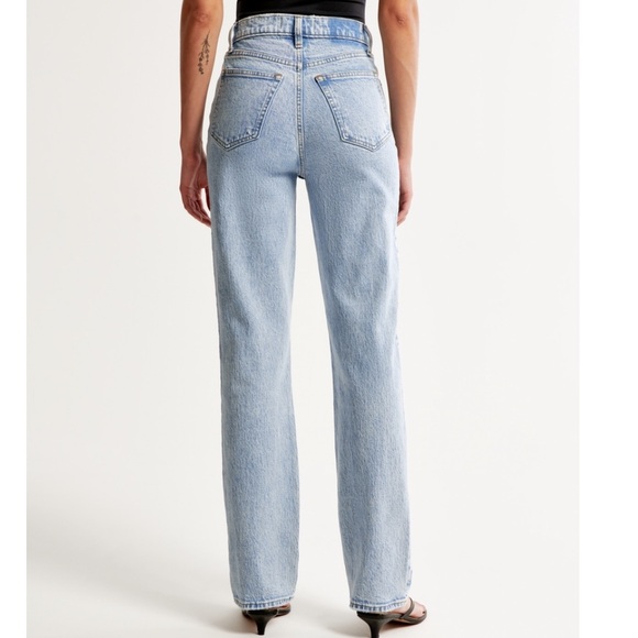 Abercrombie Ultra High Rise 90s Straight Jean NWT - Picture 2 of 9